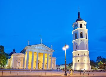 lithuania/aukstaitija/landmark/cathedral-square