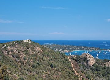 italy/sardinia/landmark/roadsign-costa-smeralda-stone