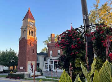 canada/niagara-falls/landmark/memorial-clock-tower-of-niagara-on-the-lake