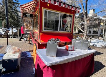 colorado/vail/landmark/vail-village-popcorn-wagon