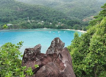 seychelles/ile-therese/landmark/port-launay-beach
