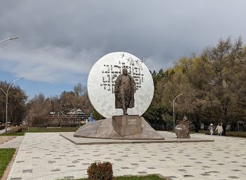 kyrgyzstan/bishkek/landmark/bishkek-baatyr-monument