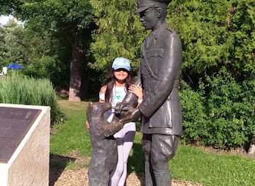 canada/winnipeg/landmark/winnie-the-bear