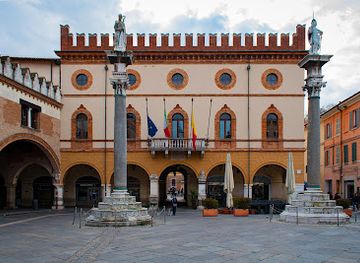 italy/ravenna/landmark/fontanella-piazza-del-popolo