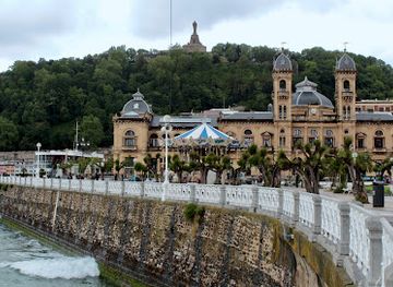 spain/san-sebastian/landmark/kontxa-pasealekua