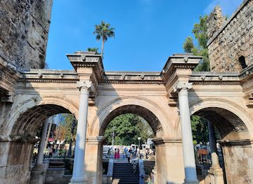 turkiye/antalya/landmark/uc-kapilar-girisi