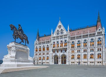 hungary/matra/landmark/attila-jozsef-statue