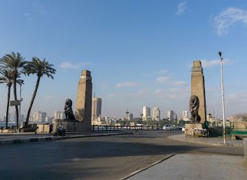 egypt/cairo/landmark/qasr-al-nil-statues