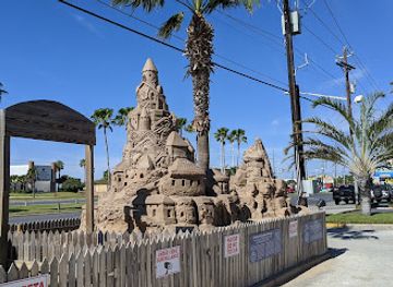 texas/south-padre-island/landmark/sandcastle-building-on-the-beach