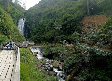 ecuador/andean-highlands/landmark/peguche-waterfall