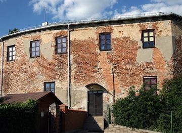 poland/leczyca-land/landmark/mury-obronne