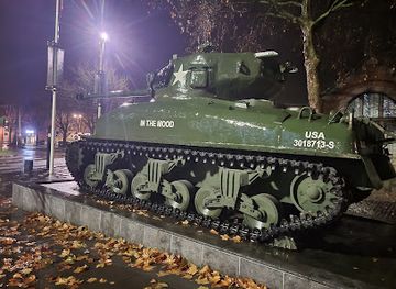 belgium/mons/landmark/world-war-ii-sherman-tank