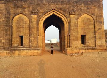 india/northern-plains/landmark/ballarshah-fort
