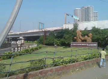 india/mumbai/bandra/landmark/mother-and-son-statue