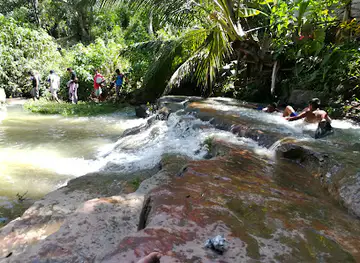 Riversplendor waterfall and spicy garden