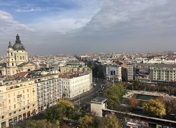 hungary/budapest/landmark/elizabeth-square