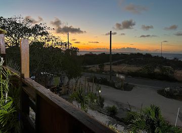 anguilla/island-harbour/landmark/hank-s