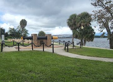 florida/first-coast/landmark/boathouse-riverfront-park