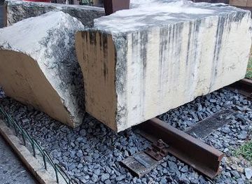 italy/florence/landmark/platform-16-holocaust-deportation-memorials