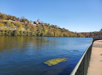 missouri/table-rock-lake/landmark/branson-landing-water-fire-show