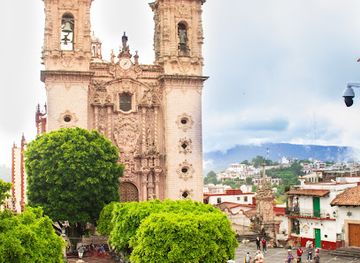 mexico/taxco/landmark/plaza-borda