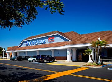 california/huntington-beach/landmark/newland-center