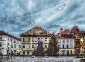slovenia/central-slovenia/landmark/levstikov-trg