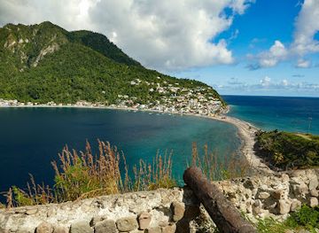 dominica/scotts-head/landmark/scott-s-head-cannon