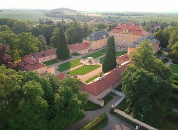 czechia/north-bohemia/landmark/krasny-dvur-chateau
