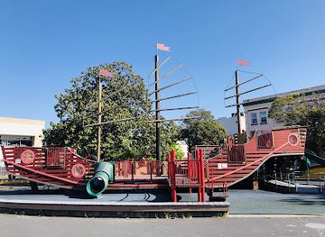 california/oakland/landmark/lincoln-square-park