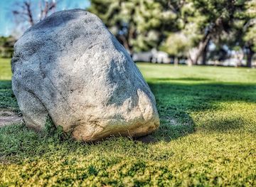 california/santa-clarita/landmark/reseda-stones