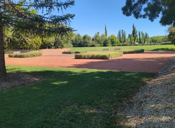 australia/canberra/landmark/peace-park