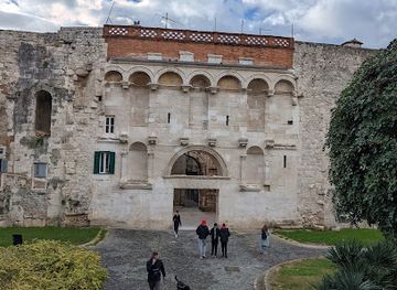 croatia/split/bacvice/landmark/mala-papaliceva-palaca