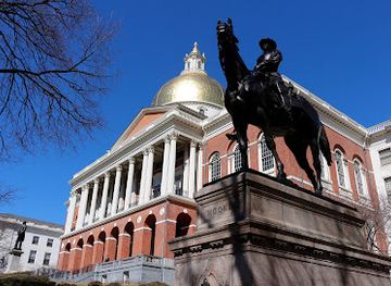 massachusetts/boston/beacon-hill/landmark/massachusetts-state-house