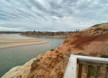 australia/fleurieu-peninsula/landmark/port-noarlunga-beach