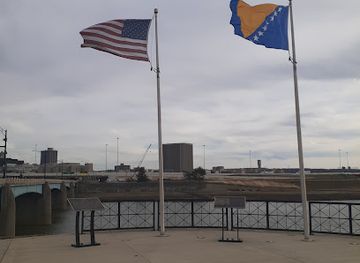 ohio/miami-valley/landmark/holbrooke-plaza