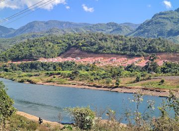 laos/xiangkhoang-province/landmark/nice-village-bridge-and-river-view