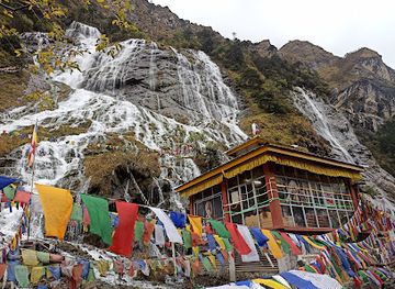 india/tawang/landmark/holy-water-falls-chumig-gyatser