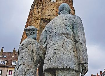 france/nord-pas-de-calais/landmark/yvonne-and-charles-of-gaulle-monument