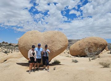 california/joshua-tree-national-park/landmark/heart-rock