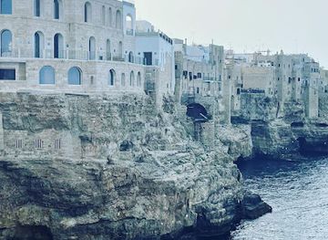 italy/apulia/landmark/cava-di-bauxite