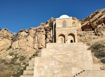 azerbaijan/shirvan-region/landmark/diri-baba-mausoleum