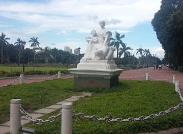 philippines/manila/landmark/la-madre-filipina-democracy-gratitude-progress-justice