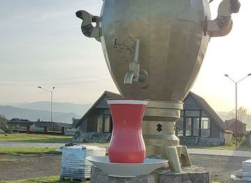 azerbaijan/lankaran-region/landmark/samovar-statue-lankaran-city