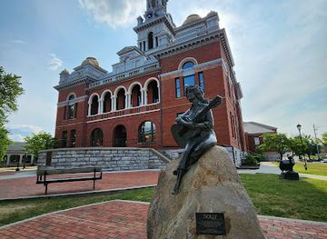 tennessee/appalachian-mountains/landmark/dolly-parton-statue