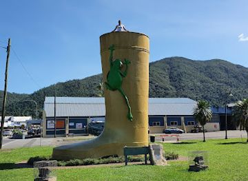 australia/far-north-queensland/landmark/the-golden-gumboot