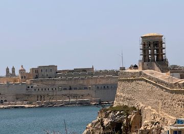 malta/valletta/landmark/st-lazarus-bastion