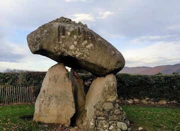 ireland/county-louth/landmark/proleek-wedge-tomb
