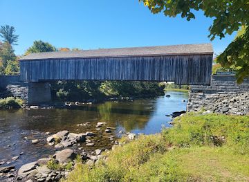 maine/penobscot-county/landmark/low-s-covered-bridge