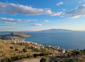 albania/patos/landmark/kalaja-e-lekuresit